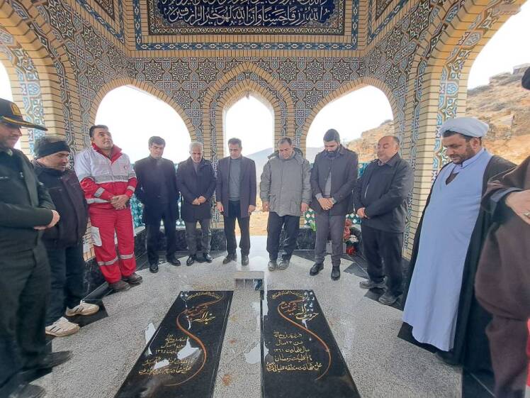 به مناسبت دهه مبارک فجر آیین غبار روبی و عطر افشانی مزار شهدای 8 سال دفاع مقدس و مزار شهدای گمنام شهر پول 